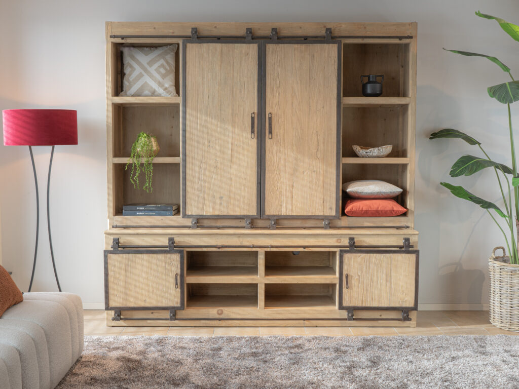 kasten wand met deuren