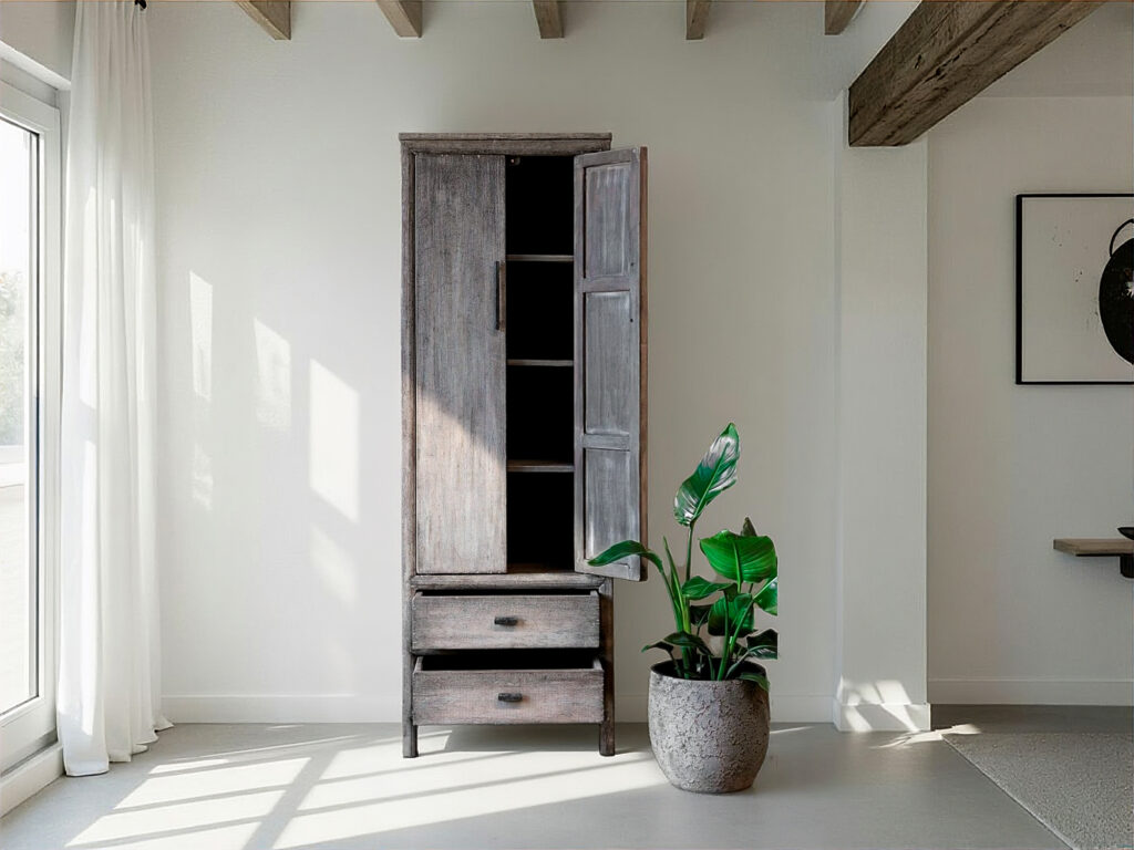 smalle hoge kast voor in een nis grijze kleur