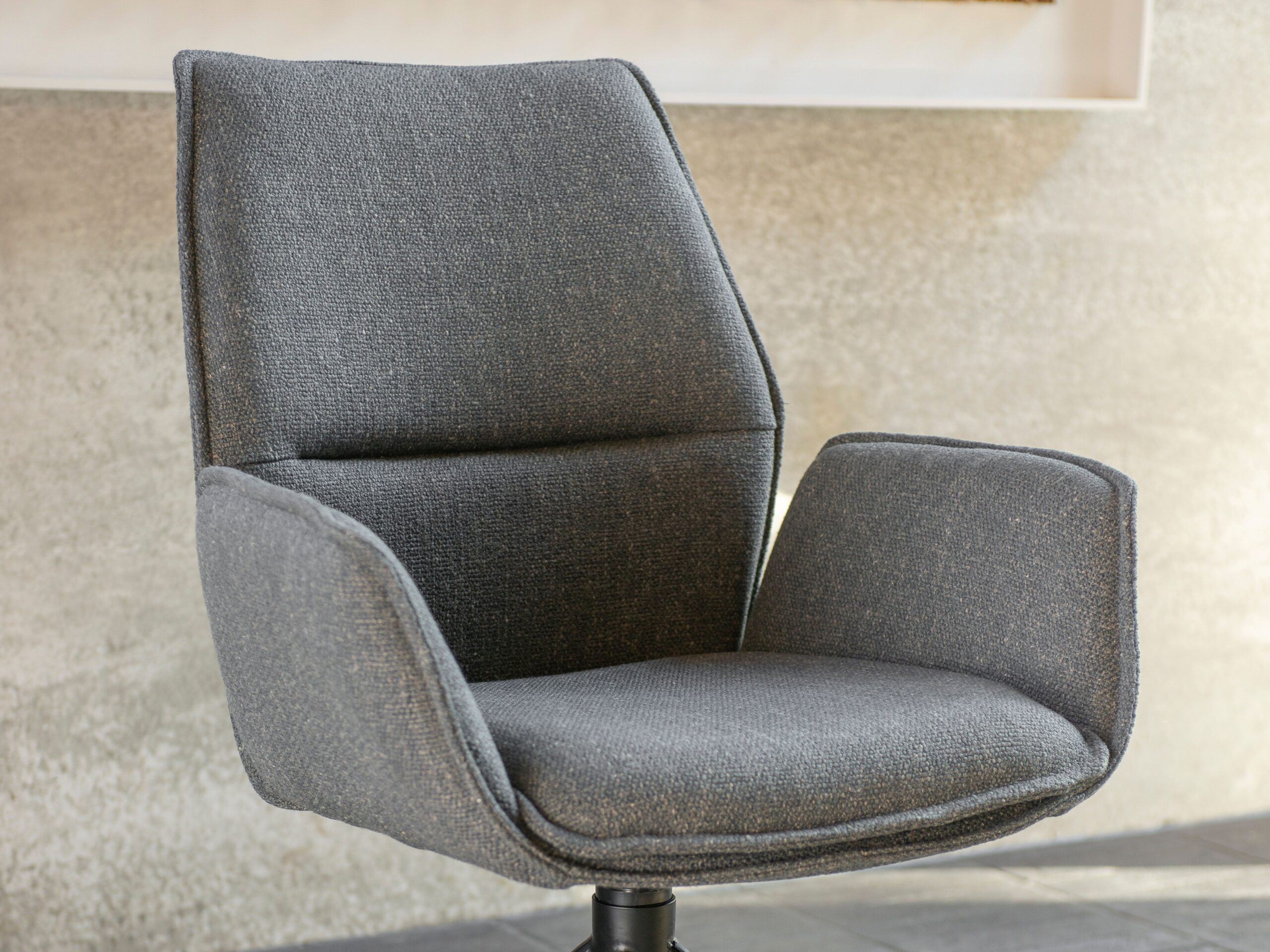 Eetkamerstoel Griffin - be great light grey - onderstel mars - metaalkleur zwart