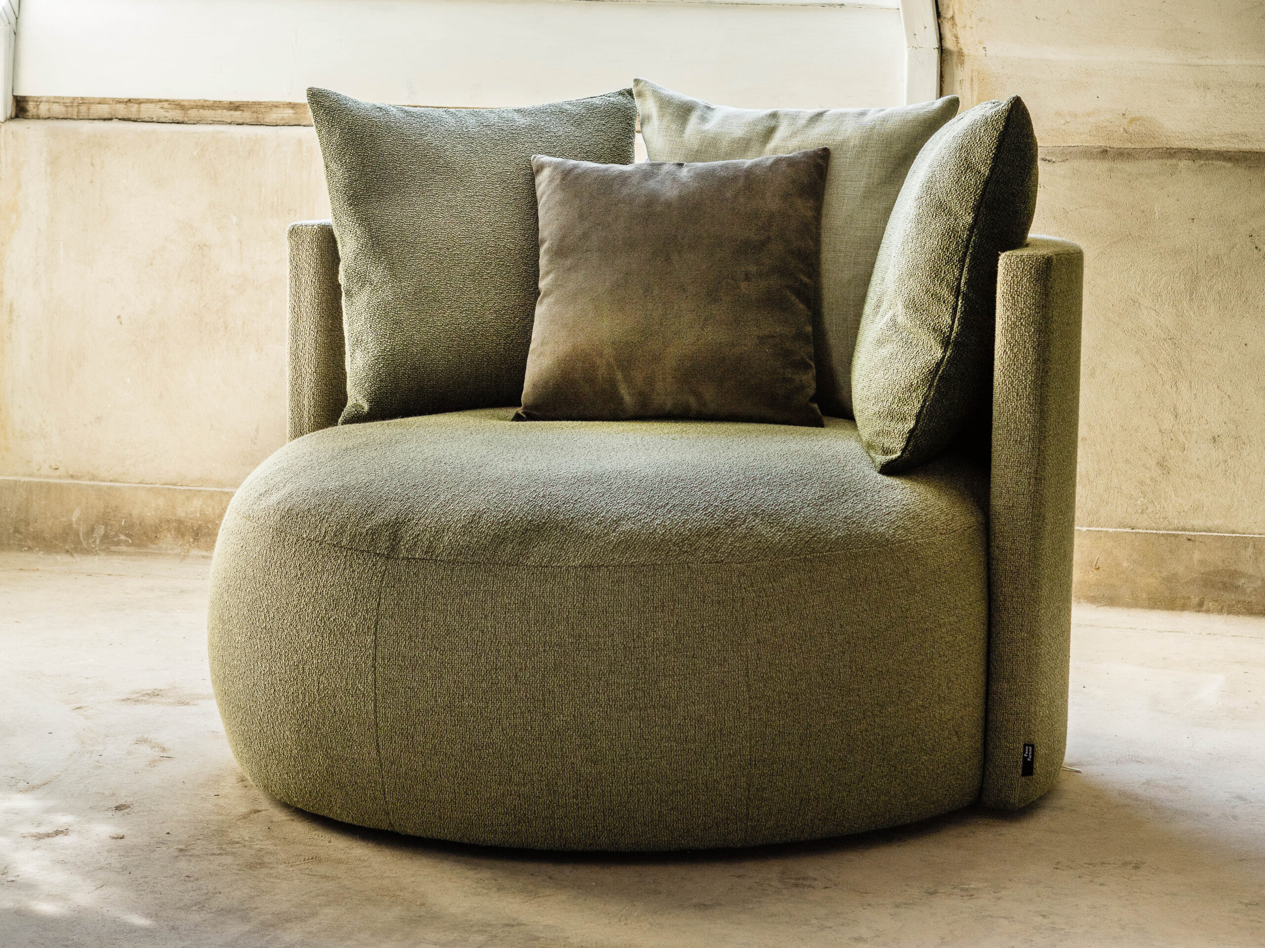 heerlijke lounge fauteuil pastille in olijf kleur