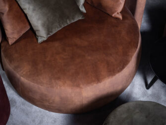Speelse ronde fauteuil pastille lounge in zachte stof