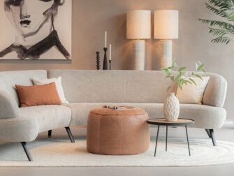 Poef Udine - africa leer - walnut - met salontafel Napels cognac kleurige poef