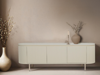 Beige mangohouten TV-meubel met een uniek design, een eyecatcher voor de woonkamer