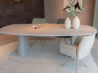 beton tafel in de kleur zand