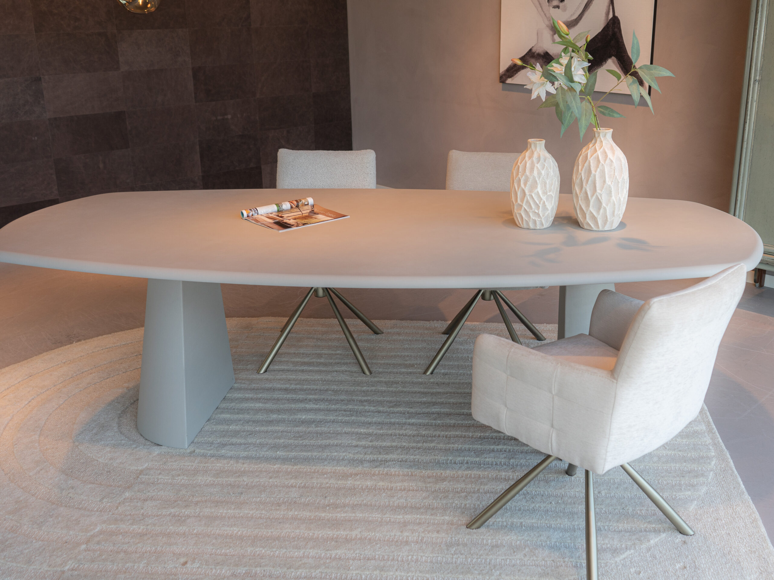 betonnen eettafel met ovale rand afwerking 260x120cm deens ovaal