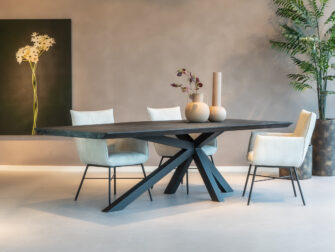 Tafel Corbara - 260x100cm - zwart met onze eetkamerstoelen Leah