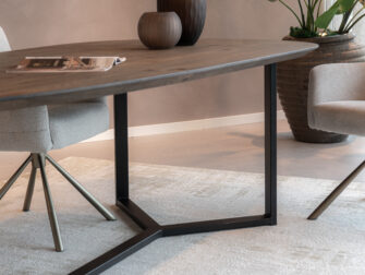 Tafel Derrubar - 260x115cm - druppel - deer brown - verjongd - met onze eetkamerstoelen Arezzo