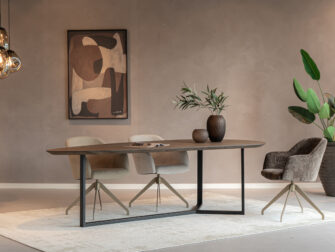 Moderne massief eiken eettafel met strak stalen onderstel in diverse afmetingen