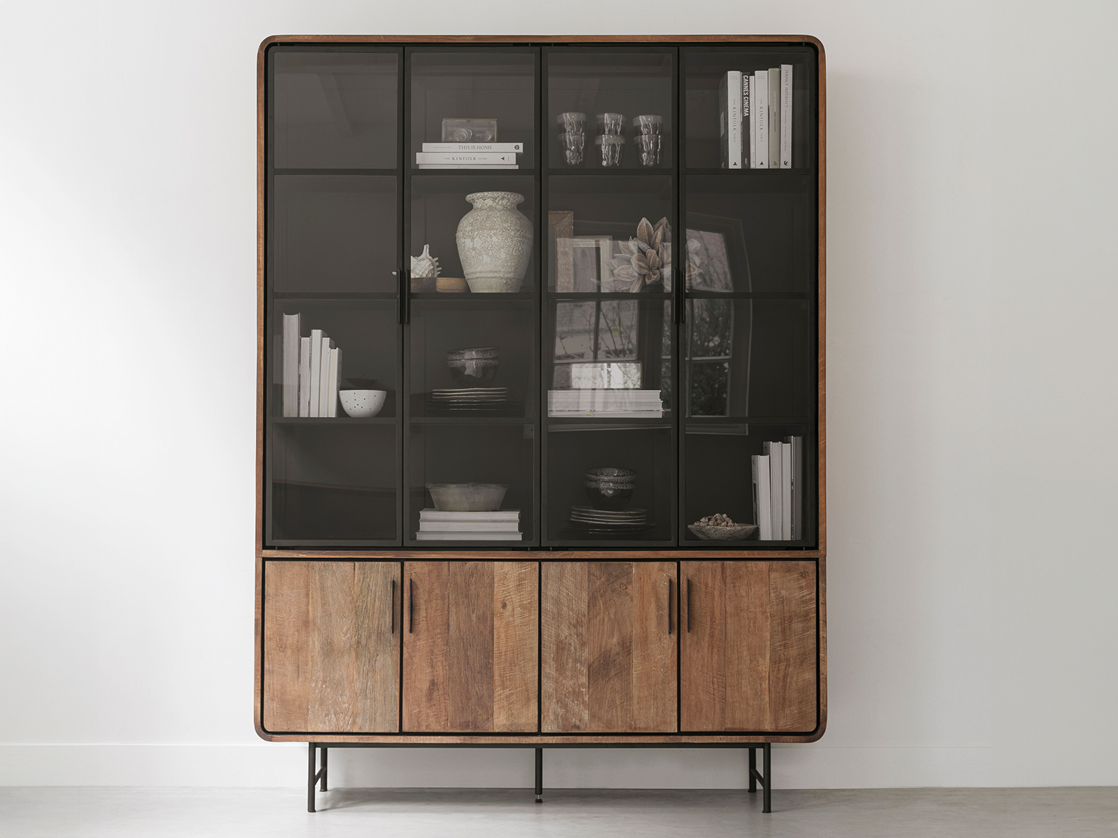 vitrinekast met 4 deuren