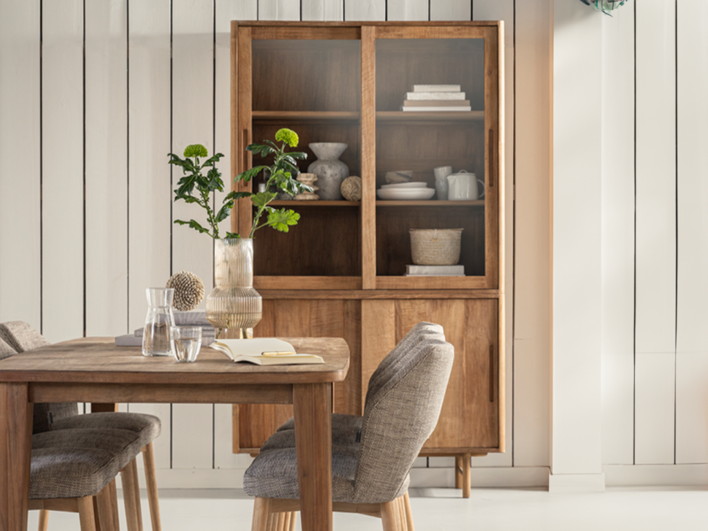 Hoge vitrinekast van 210cm, gemaakt van duurzaam gerecycled teakhout